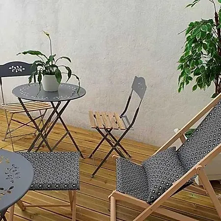 Oda ve Kahvaltı Alienor D'aquitaine 3*